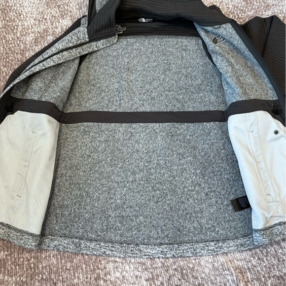 The North Face Women’s Indi Hooded Parka Jacket - Picture 10 of 16